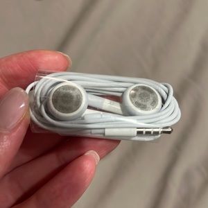 New Apple EarPods